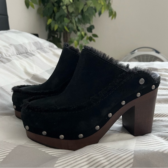 UGG Shoes - UGG clogs